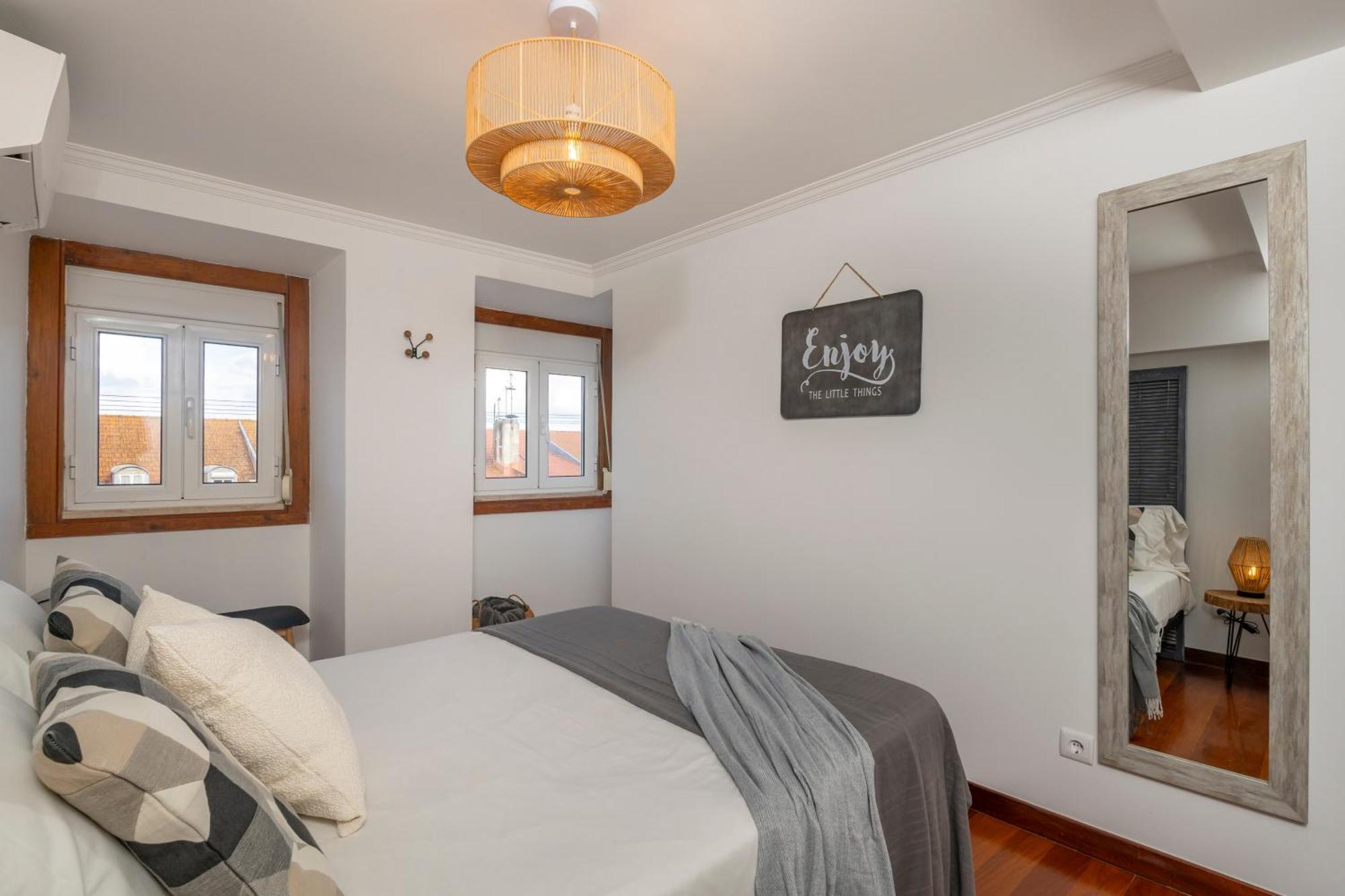 Superb Apartments Overlooking Graca In Лиссабон Номер фото