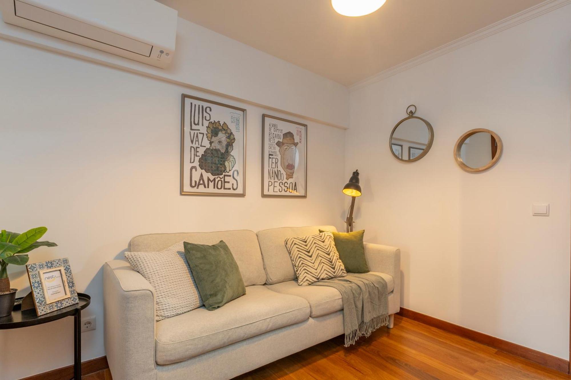 Superb Apartments Overlooking Graca In Лиссабон Номер фото