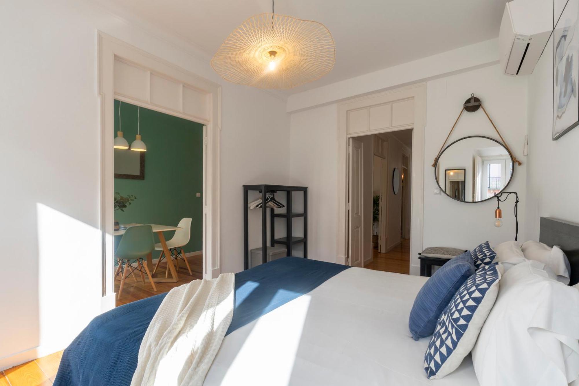 Superb Apartments Overlooking Graca In Лиссабон Номер фото